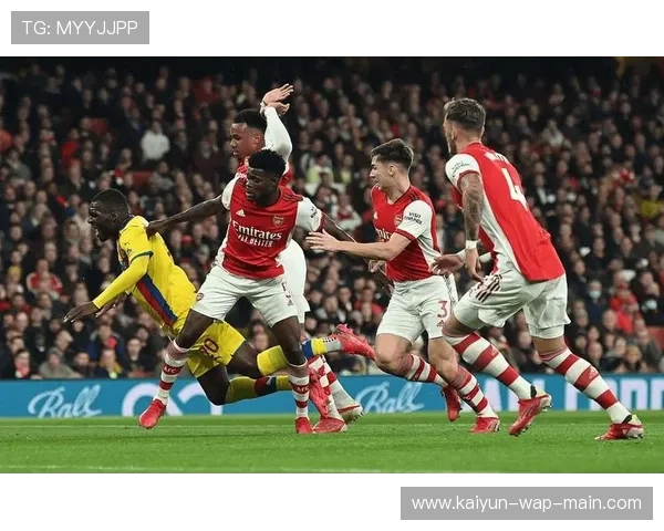 曼联中场过渡流畅但边路杀伤不足 阵容深度制约争冠潜力 曼联中场过渡流畅但边路杀伤不足 阵容深度制约争冠潜力